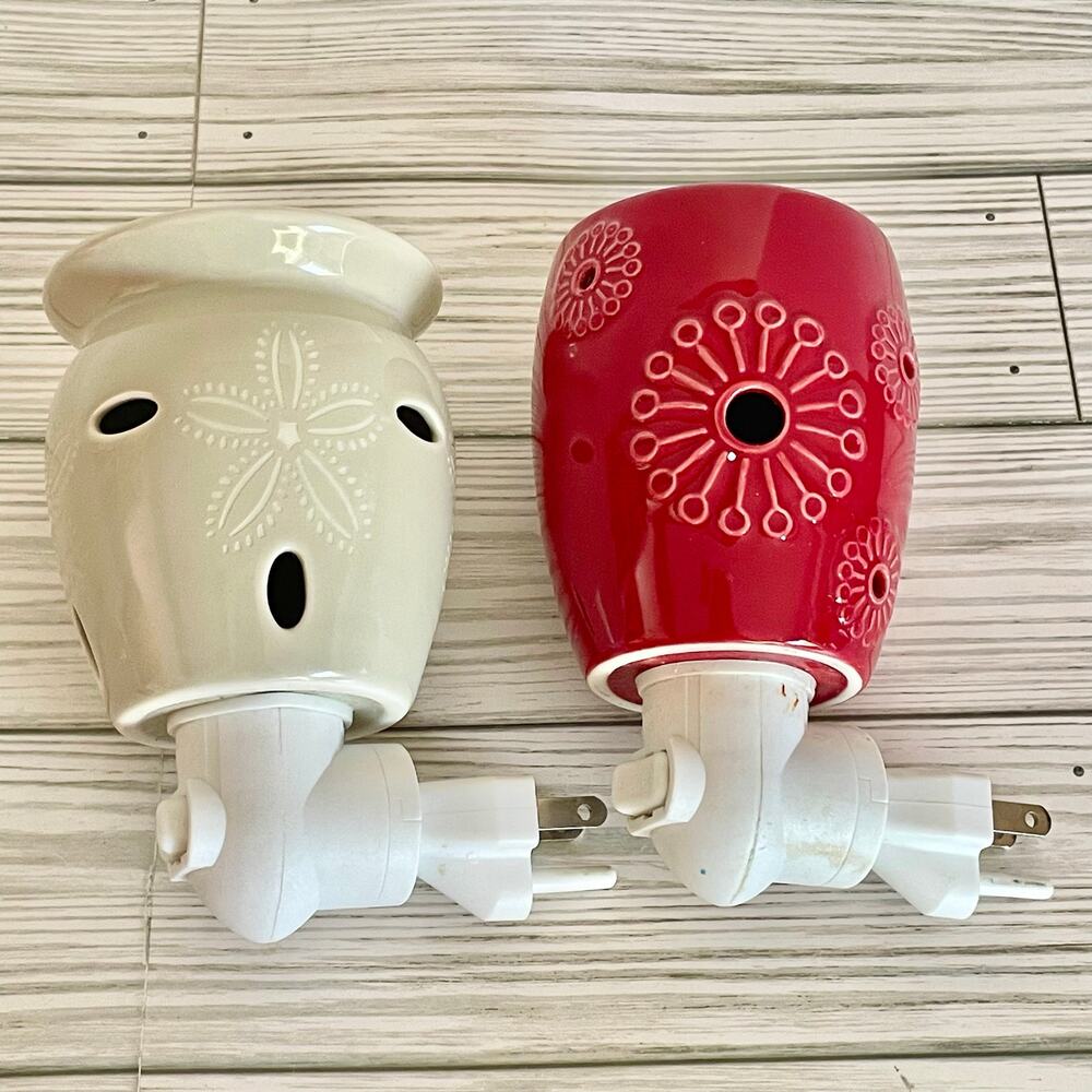 Scentsy Plug In Wall Mini Wax Warmers Set of 2 Red Floral & Beige‎ Sand Dollar
